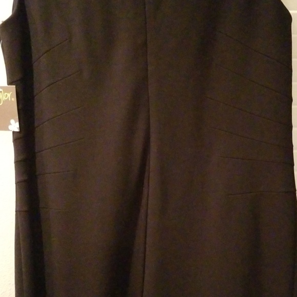 Dress - Picture 8 of 8